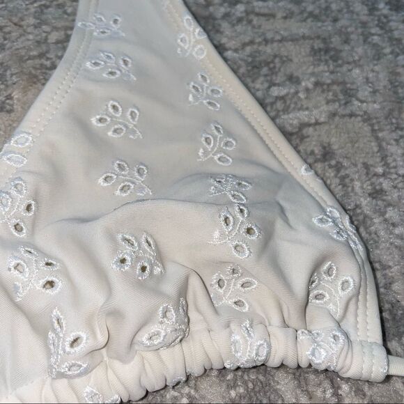 🏷️ 5 for $25 - OLD Navy Embroidered Bikini - Picture 4 of 9